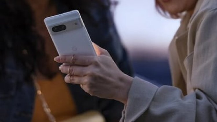 Google Pixel 7 Price Plunges to ₹20,460 from ₹59,999, Plus Freebies: A Bonanza for Smartphone Buyers!