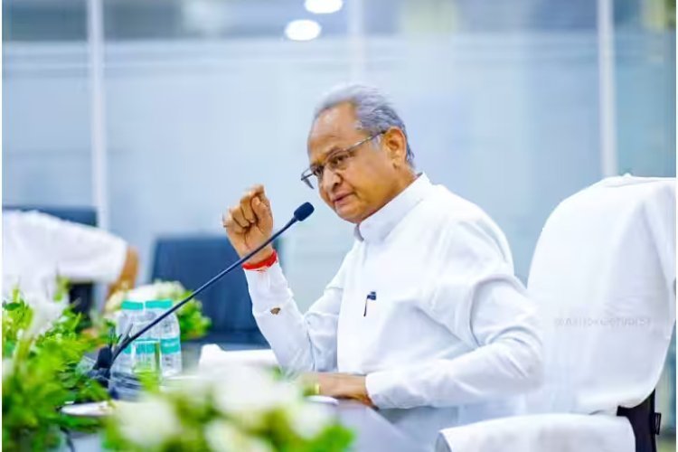 Rajasthan CM Ashok Gehlot Takes Action Against Inflation, Inspects Relief Camp in Barmer