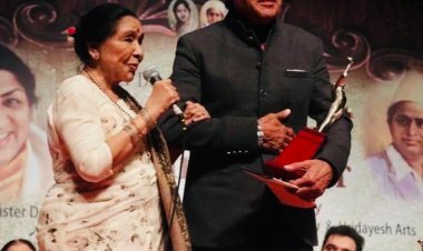 जैकी की फिल्म "लाइफ ईज गुड" के लिये आशा भोसले ने पहली बार सिम्फनी के लिये आवाज दी