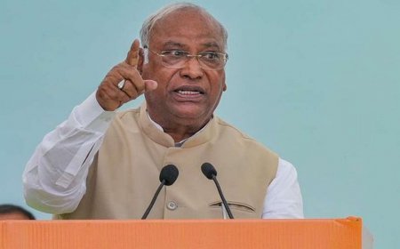 China LAC Clash: देश में कब होगी 'चाइना पे चर्चा'? कांग्रेस अध्यक्ष खरगे ने पीएम मोदी पर कसा तंज